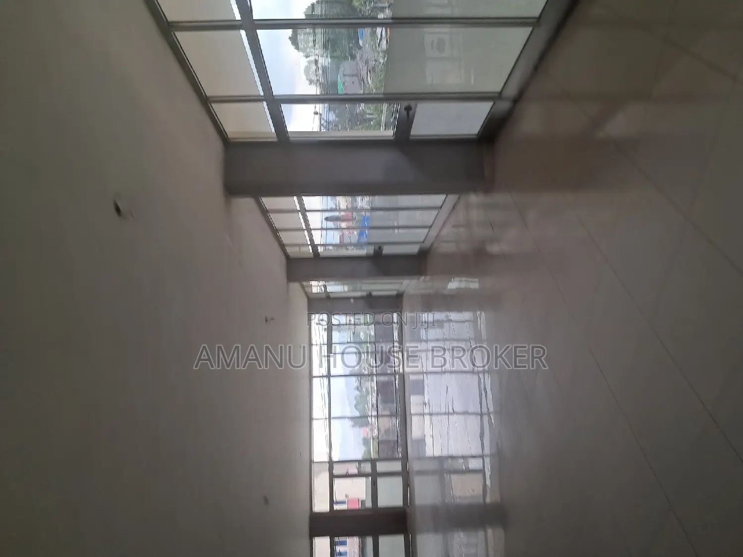 አስቸኳይ የሚከራይ ለካፌና ለምግ ቤት የሚሆን 300sqm