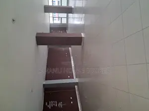 አስቸኳይ የሚከራይ ለካፌና ለምግ ቤት የሚሆን 300sqm