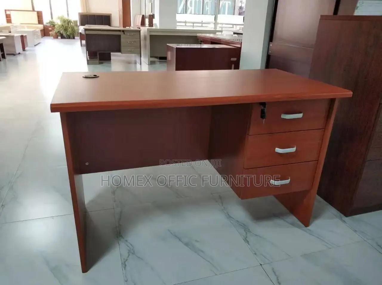 Secreterial and Staff Office Desk የቢሮ ጸሃፊ እና ሰራተኛ ደስክ