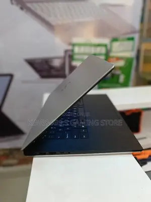 New Laptop Dell Precision 15 5520 16GB Intel Core I7 SSD 512GB