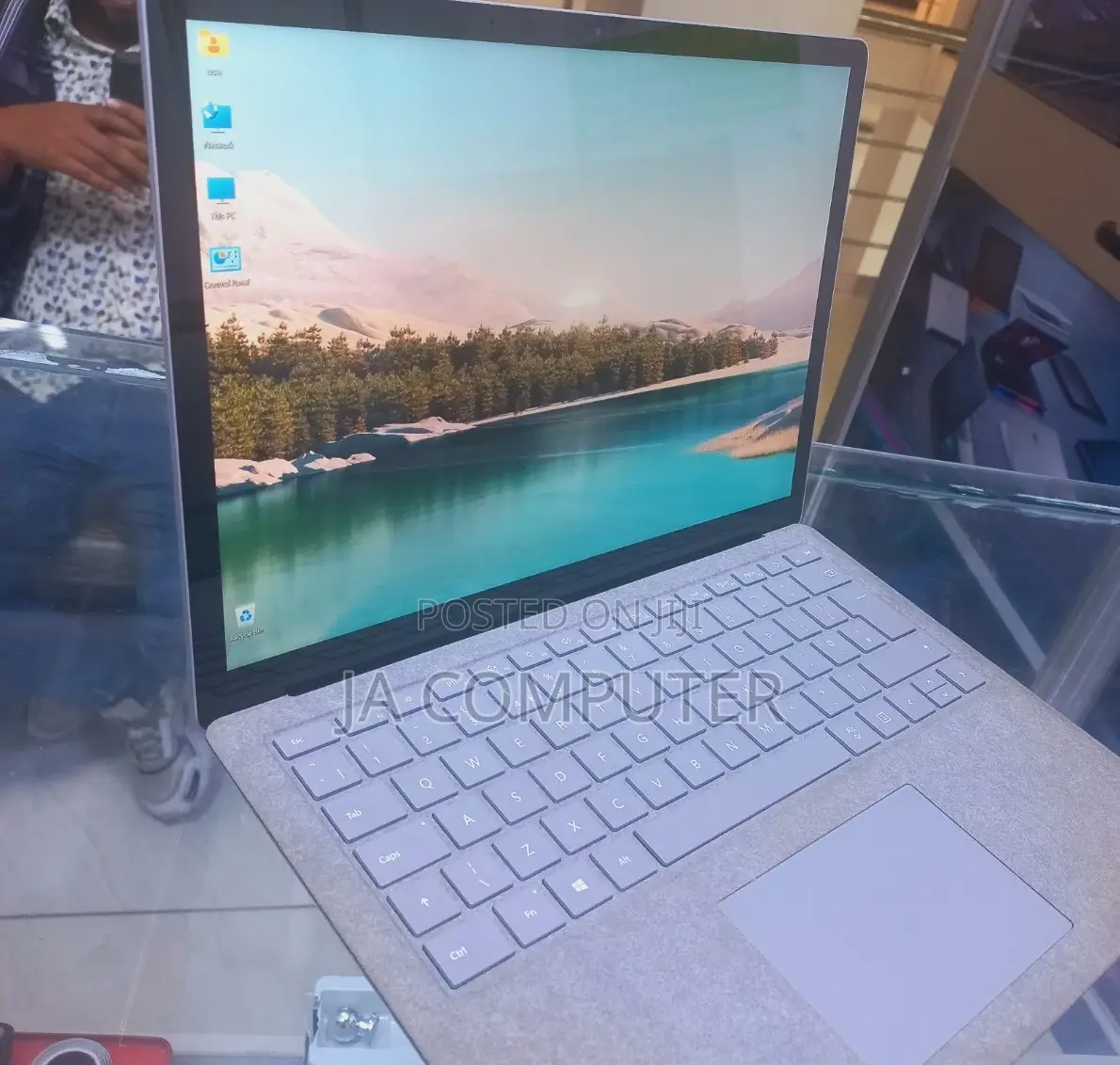 New Laptop Microsoft Surface 16GB Intel Core I7 SSD 512GB