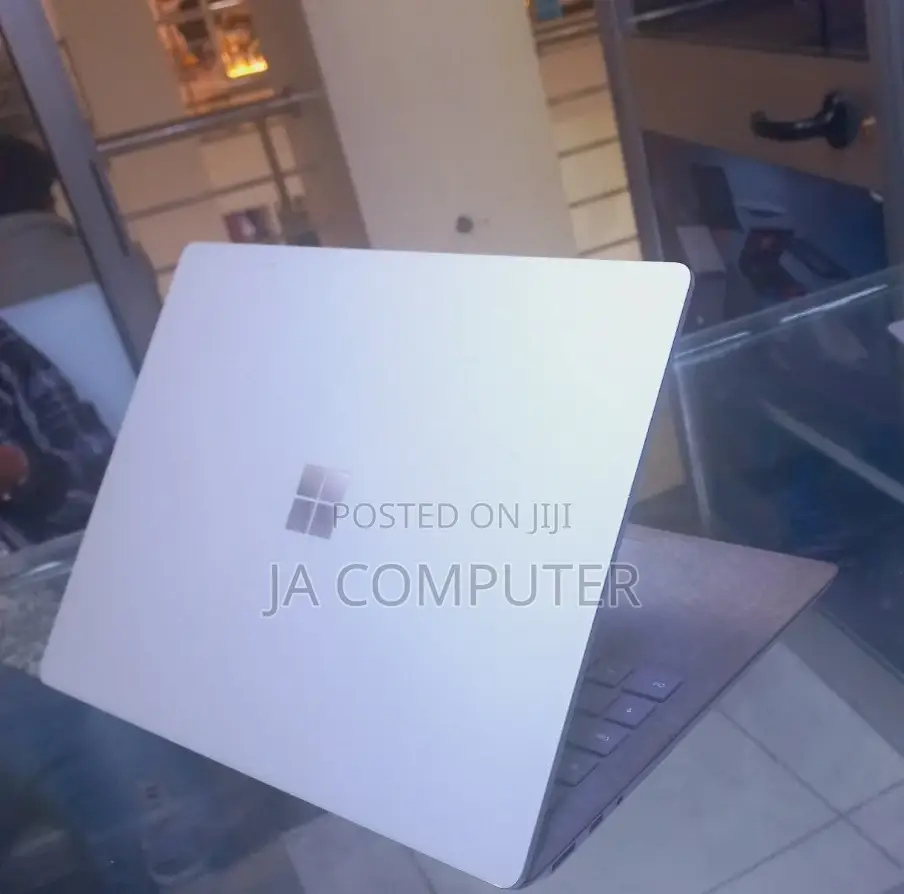 New Laptop Microsoft Surface 16GB Intel Core I7 SSD 512GB