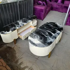 ቲቪ እስታንድ እና ጠረጴዛ