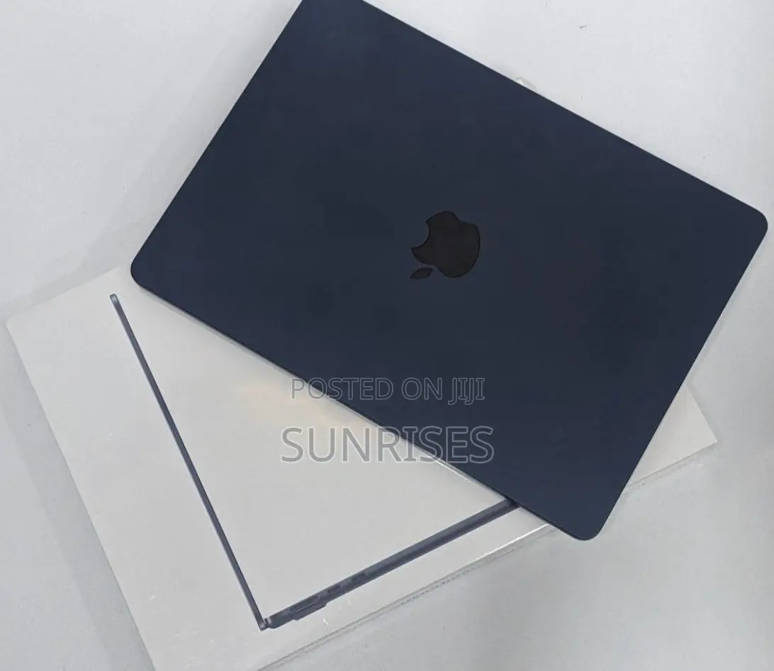 New Laptop Apple MacBook Air 2022 M2 8GB Apple M2 SSD 256GB