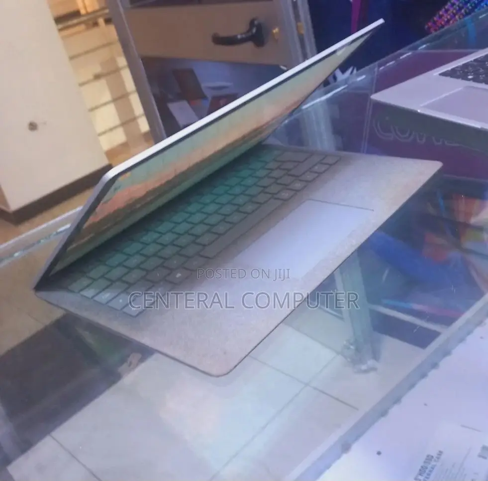 New Laptop Microsoft Surface 16GB Intel Core i7 SSD 512GB