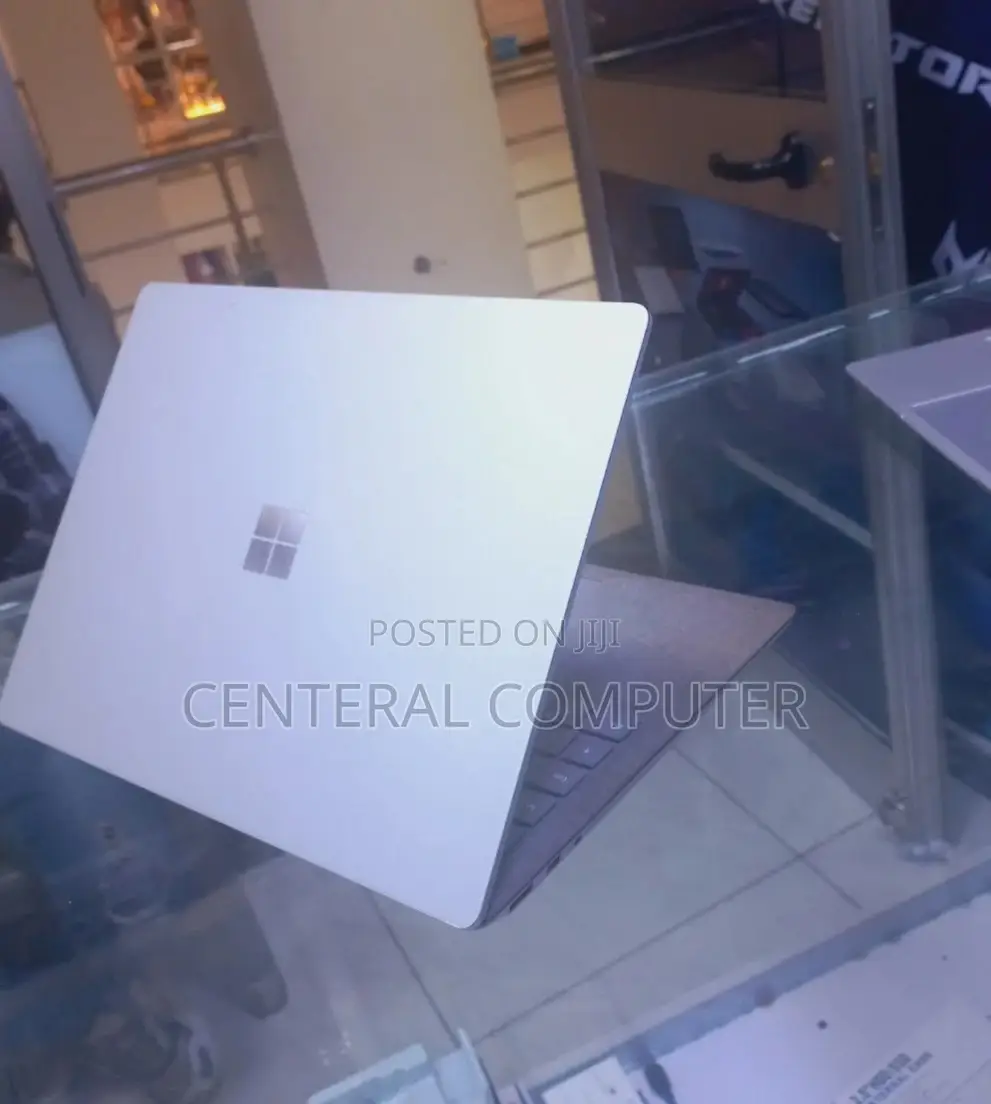 New Laptop Microsoft Surface 16GB Intel Core i7 SSD 512GB