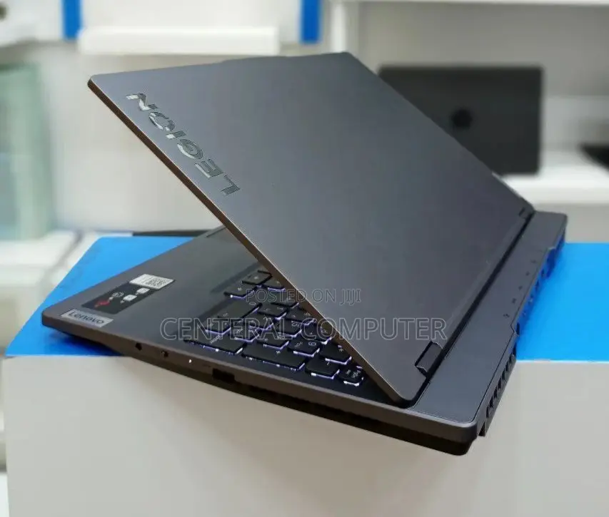 New Laptop Lenovo Legion 5i 16GB AMD Ryzen 7 SSD 512GB