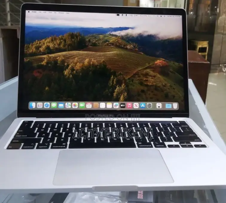 New Laptop Apple MacBook Pro 2020 8GB Intel Core I5 SSD 256GB