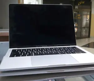 New Laptop Apple MacBook Pro 2020 8GB Intel Core I5 SSD 256GB