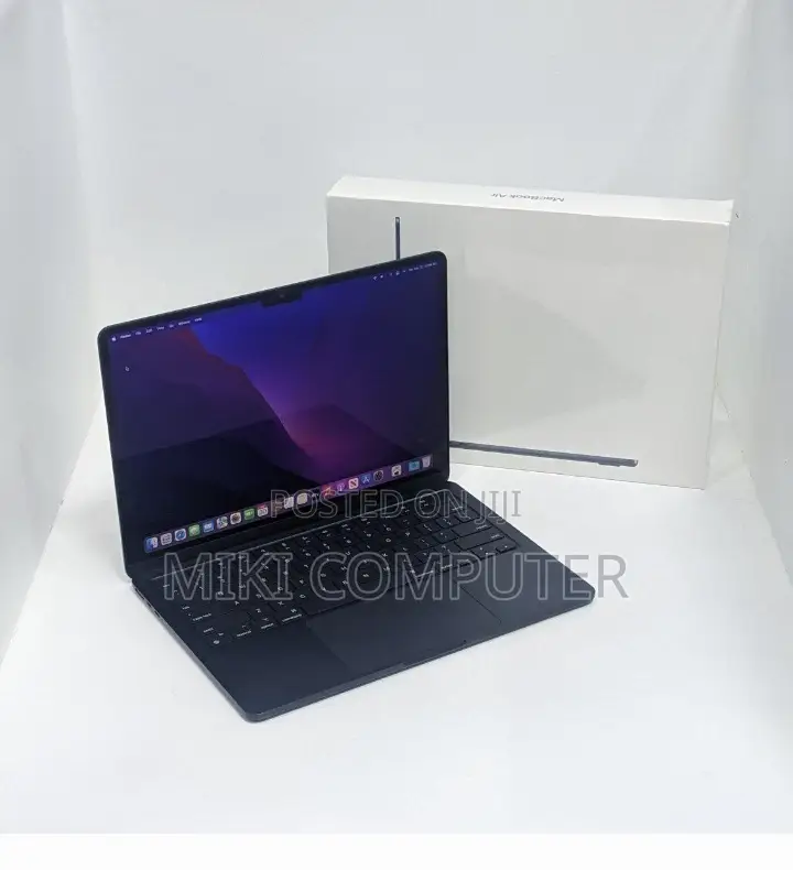 New Laptop Apple MacBook Air 2022 M2 8GB Intel SSD 256GB