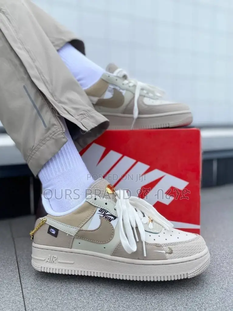 High Master Quality ORIGINAL AIR FORCE 1 Low Cut Sneakers