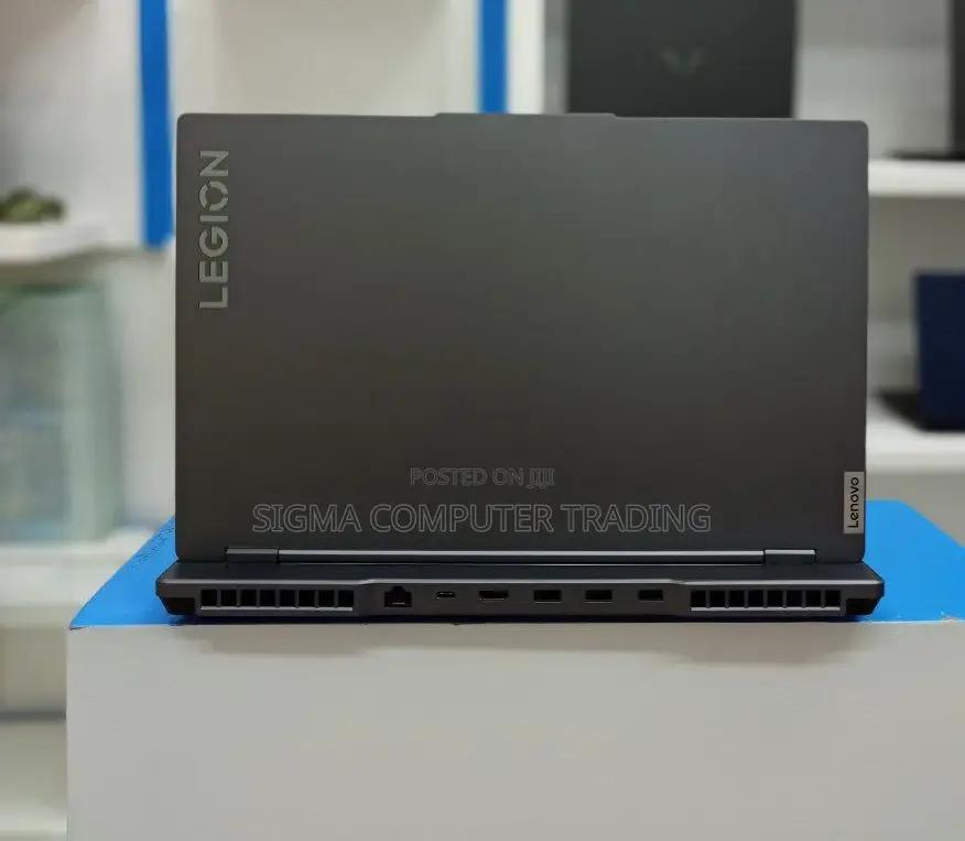 New Laptop Lenovo Legion 5 8GB AMD Ryzen 7 SSD 512GB