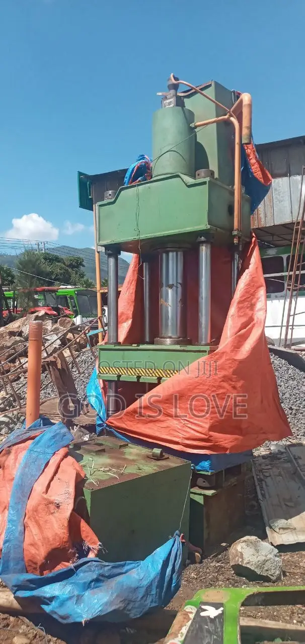 ሃይድሮሊክ ፕሬስ ማሽን
100 ቶን ነው
የቻይና ስሪት ነው