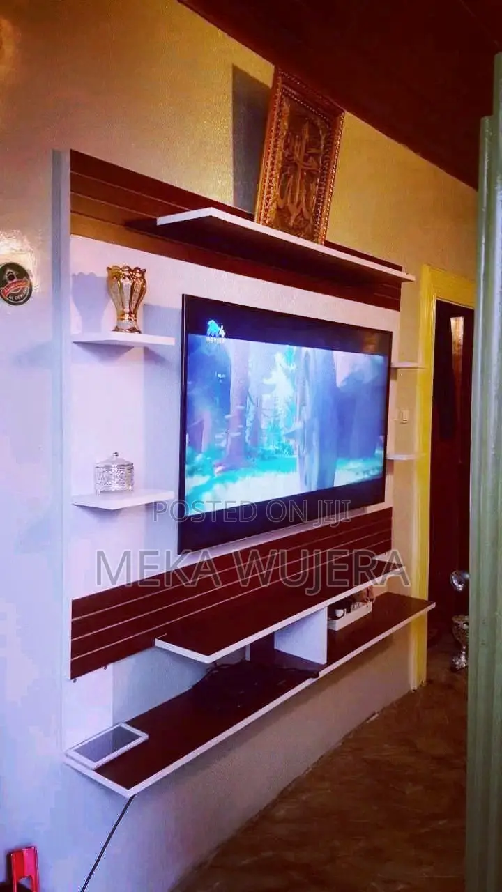 ውብ እናማራኪ ቲቪ ስታንድ