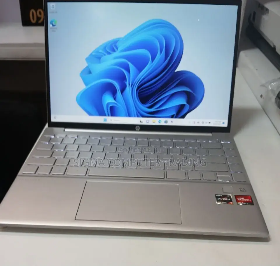 New Laptop HP Pavilion 13 16GB AMD Ryzen 7 SSD 512GB