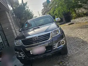 Toyota Hilux 2015 Gray