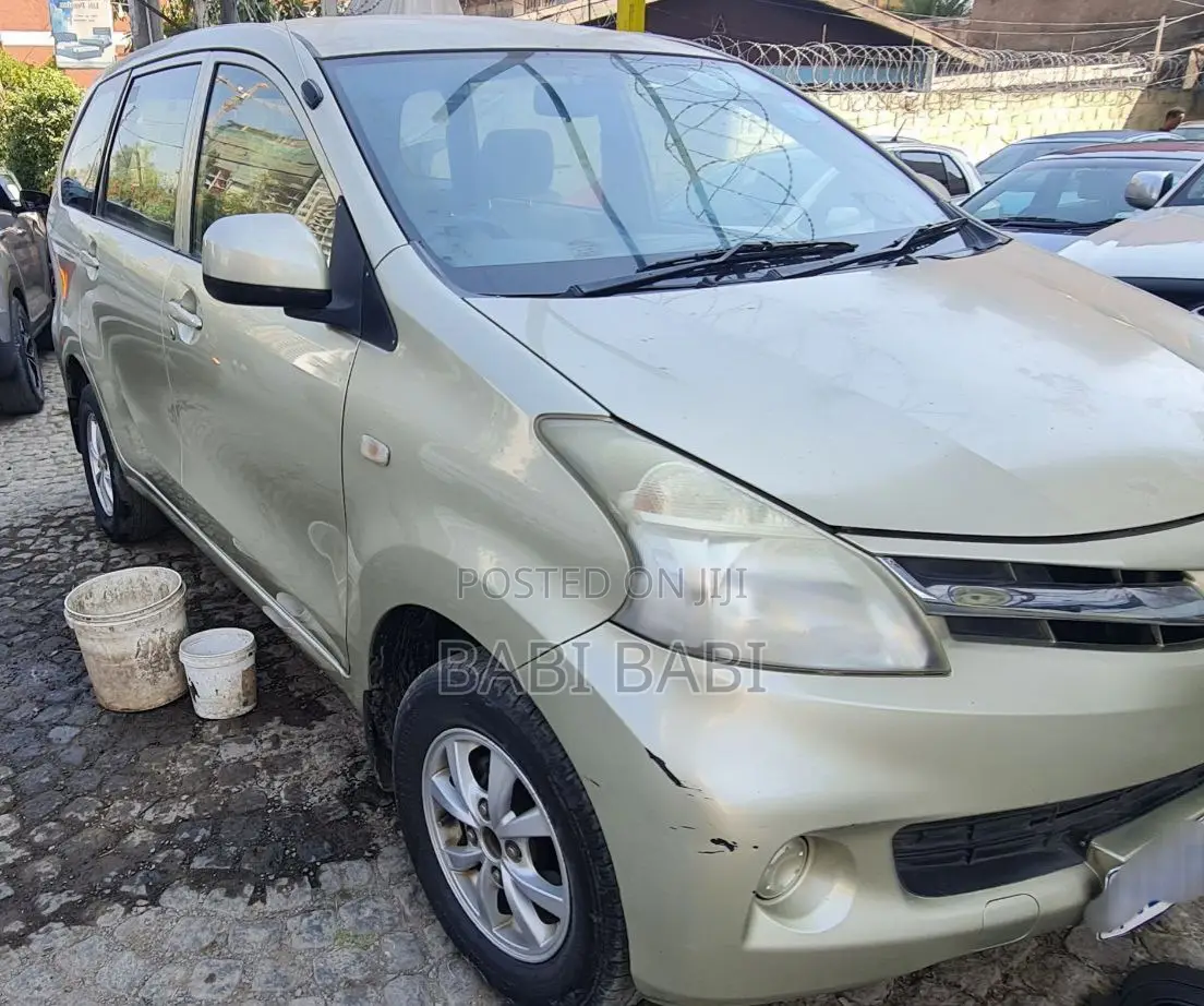 Toyota Avanza 2015 Gold