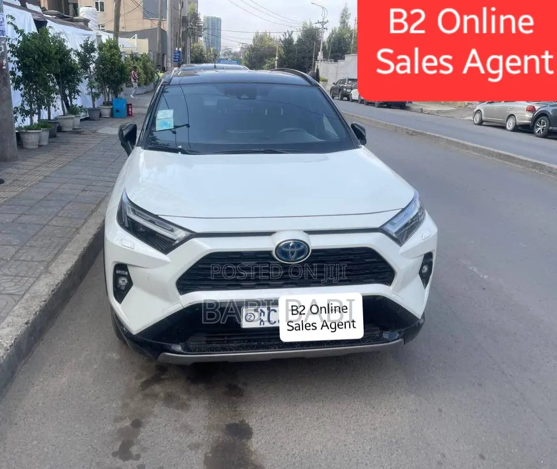Toyota RAV4 2021 White