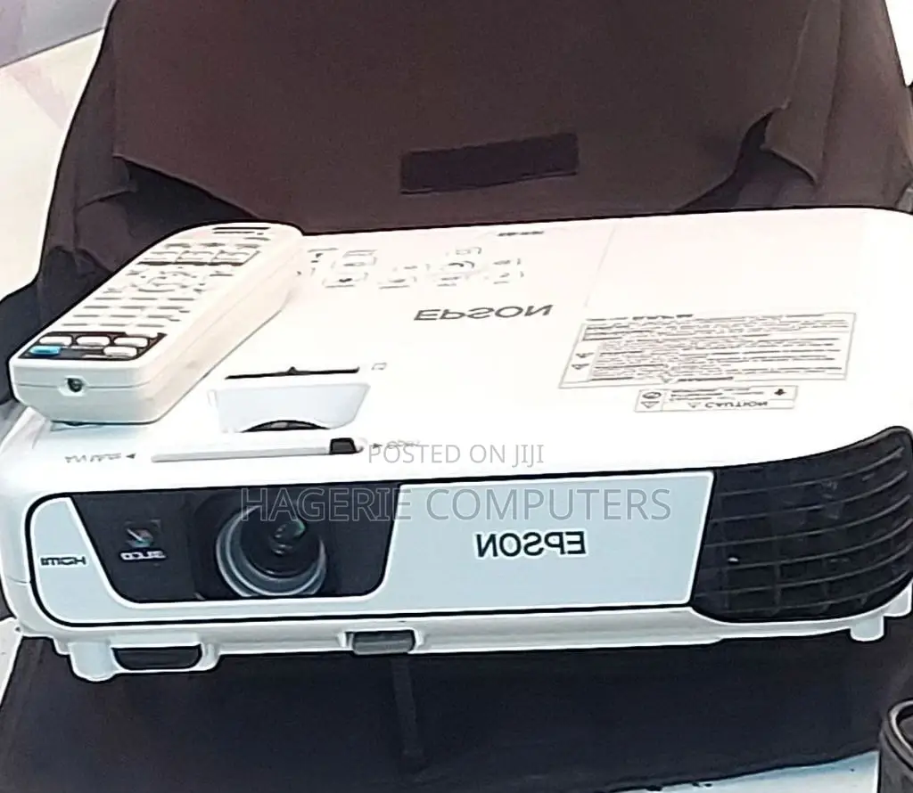 EPSON Projector Model Name: Eb-X31 Has : Bag Remote