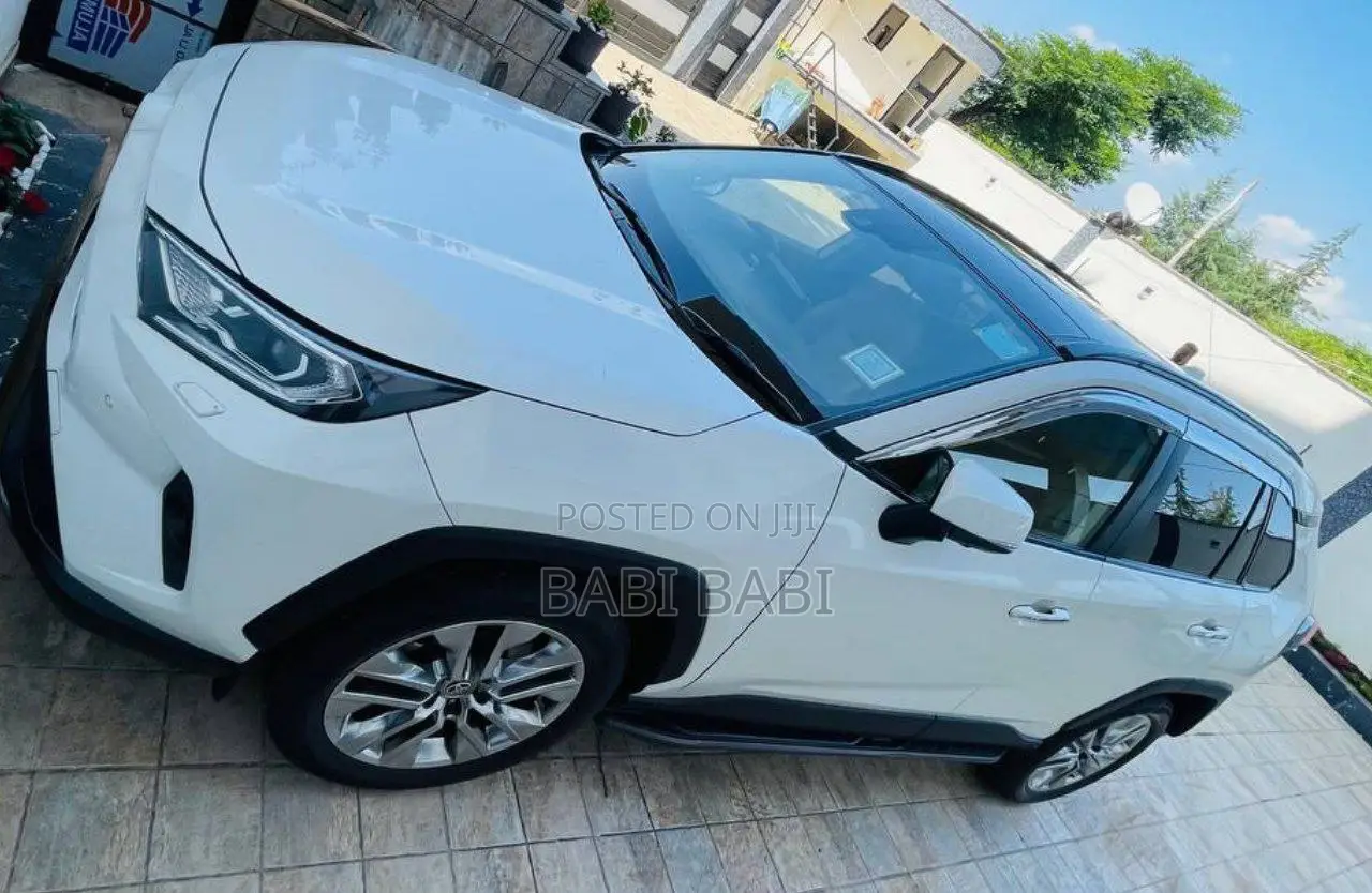Toyota RAV4 2021 White