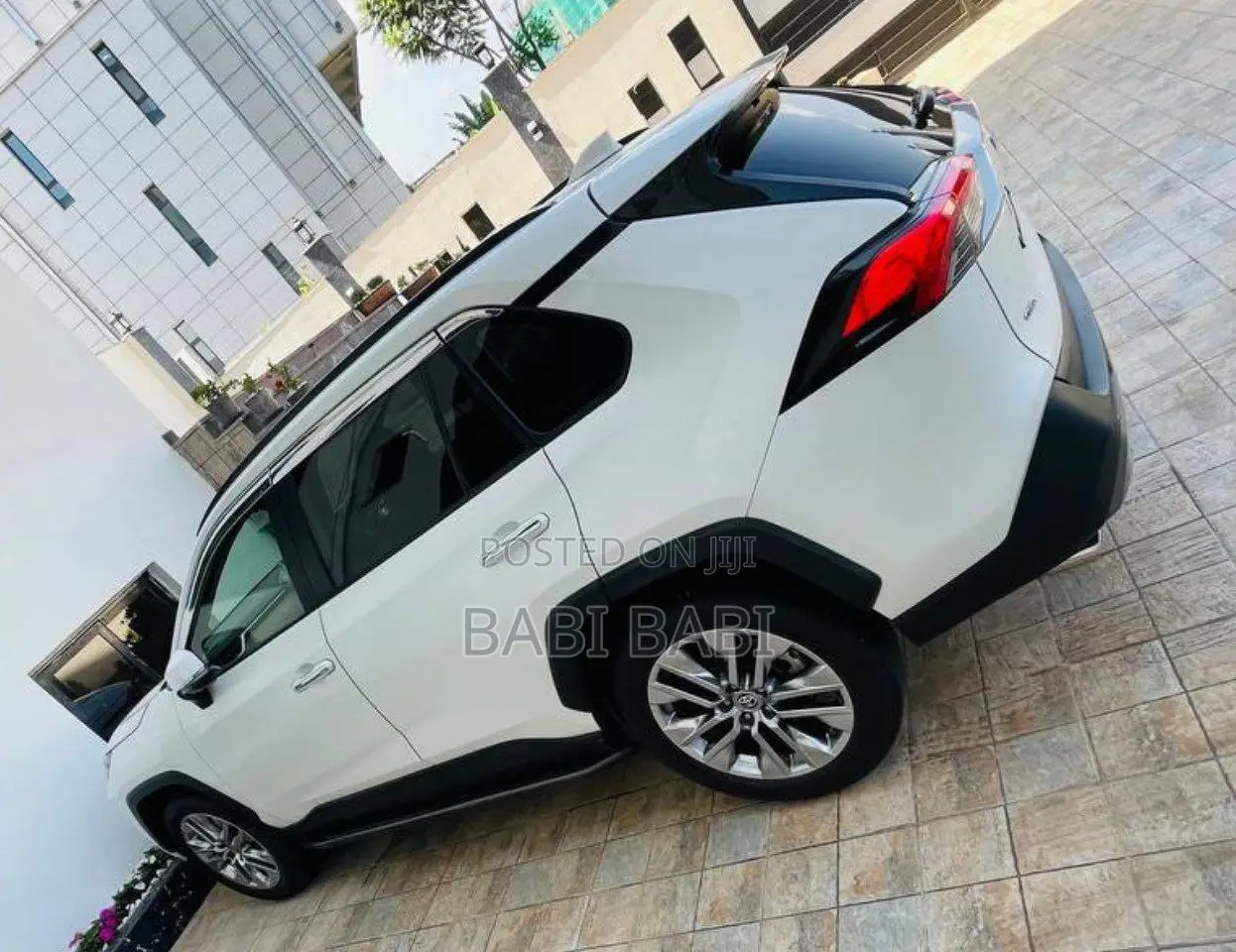 Toyota RAV4 2021 White