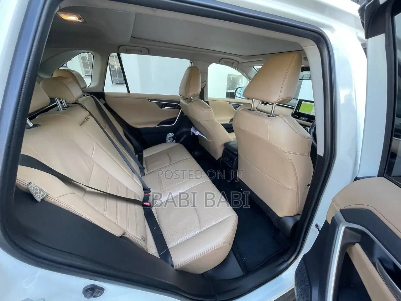 Toyota RAV4 2021 White