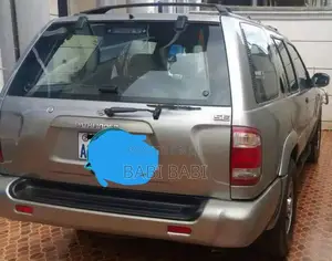 Nissan Pathfinder Automatic 2000 Silver