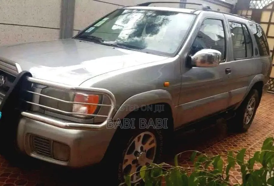 Nissan Pathfinder Automatic 2000 Silver