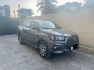 Toyota Hilux 2020 Gold
