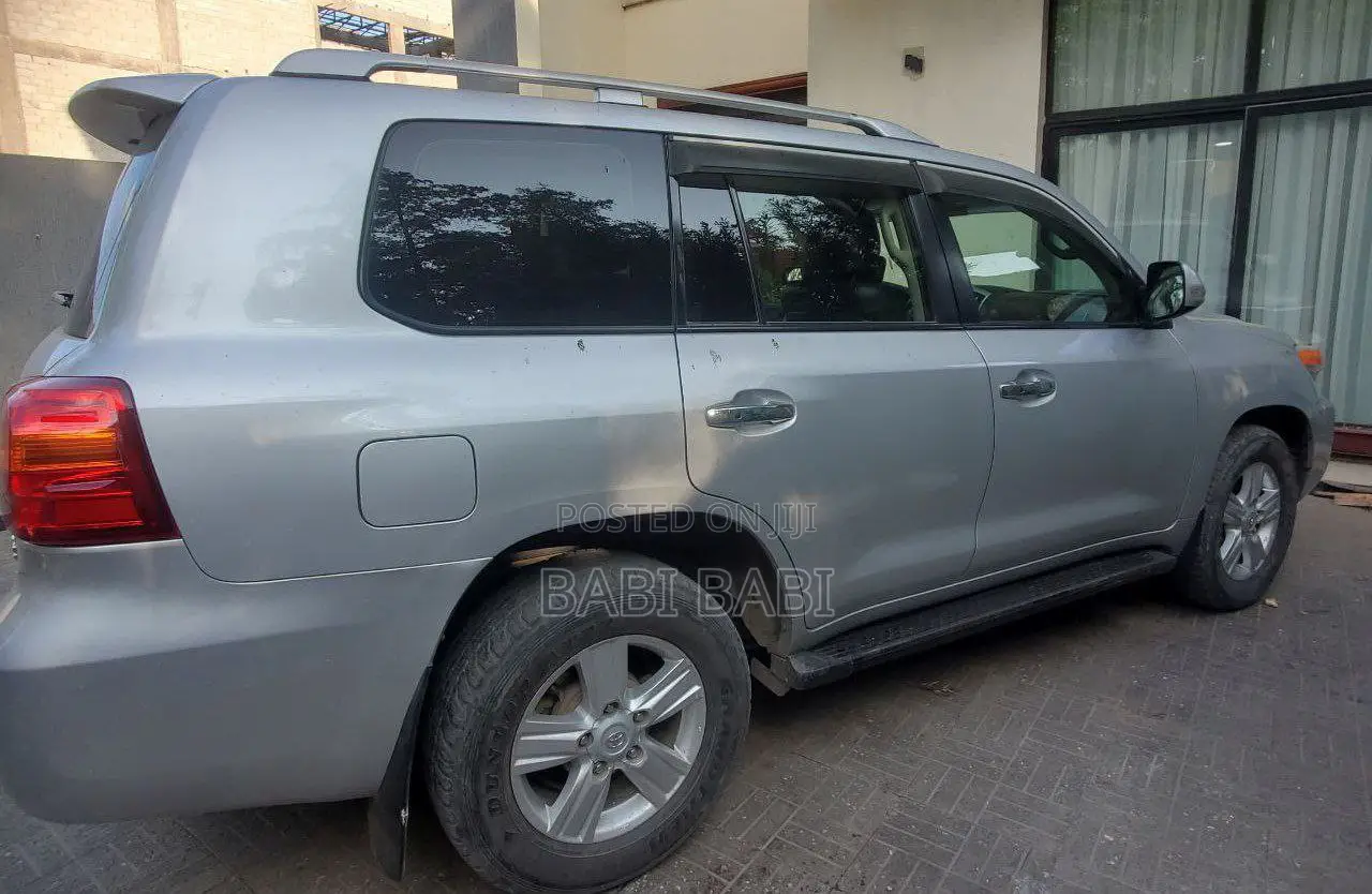 Toyota Land Cruiser 2016 Silver