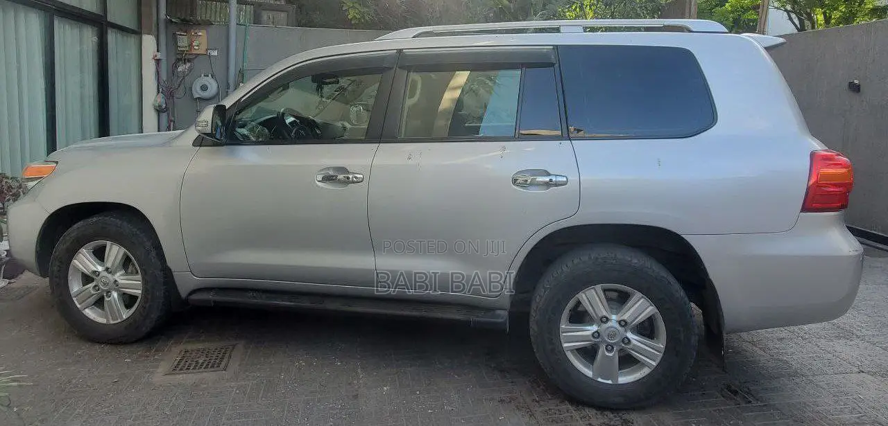Toyota Land Cruiser 2016 Silver