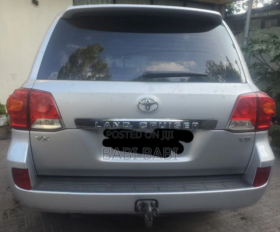 Toyota Land Cruiser 2016 Silver