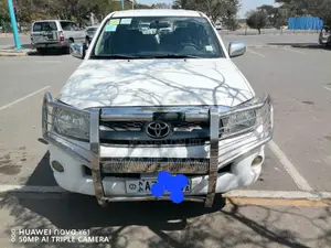 Toyota Hilux 2010 White
