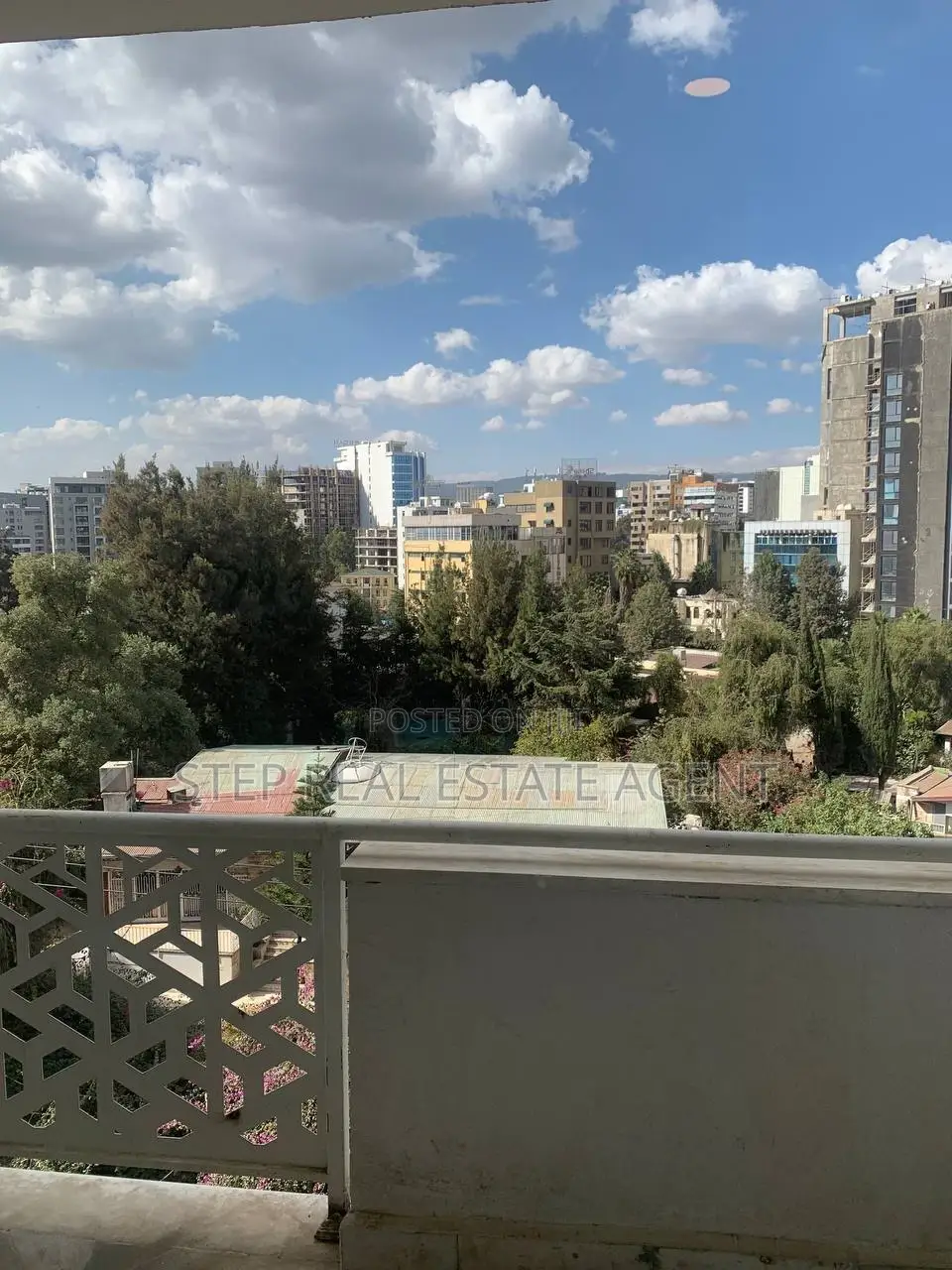 5bdrm Apartment in Bole for rent