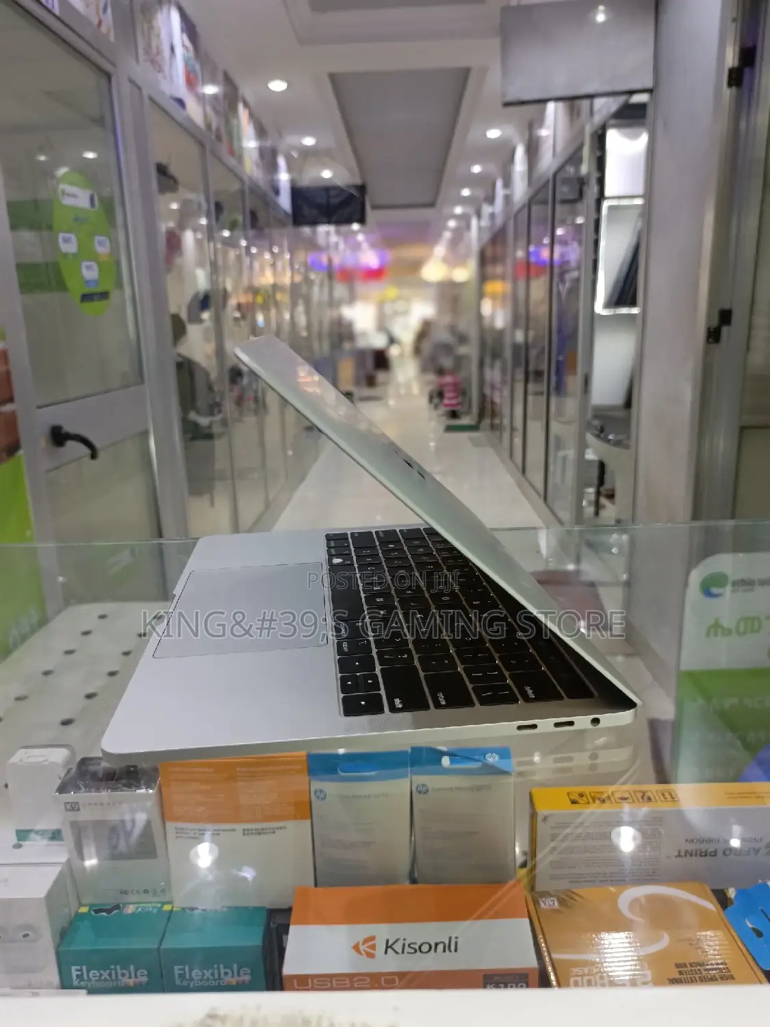 New Laptop Apple MacBook Pro 2019 8GB Intel Core I5 SSD 256GB