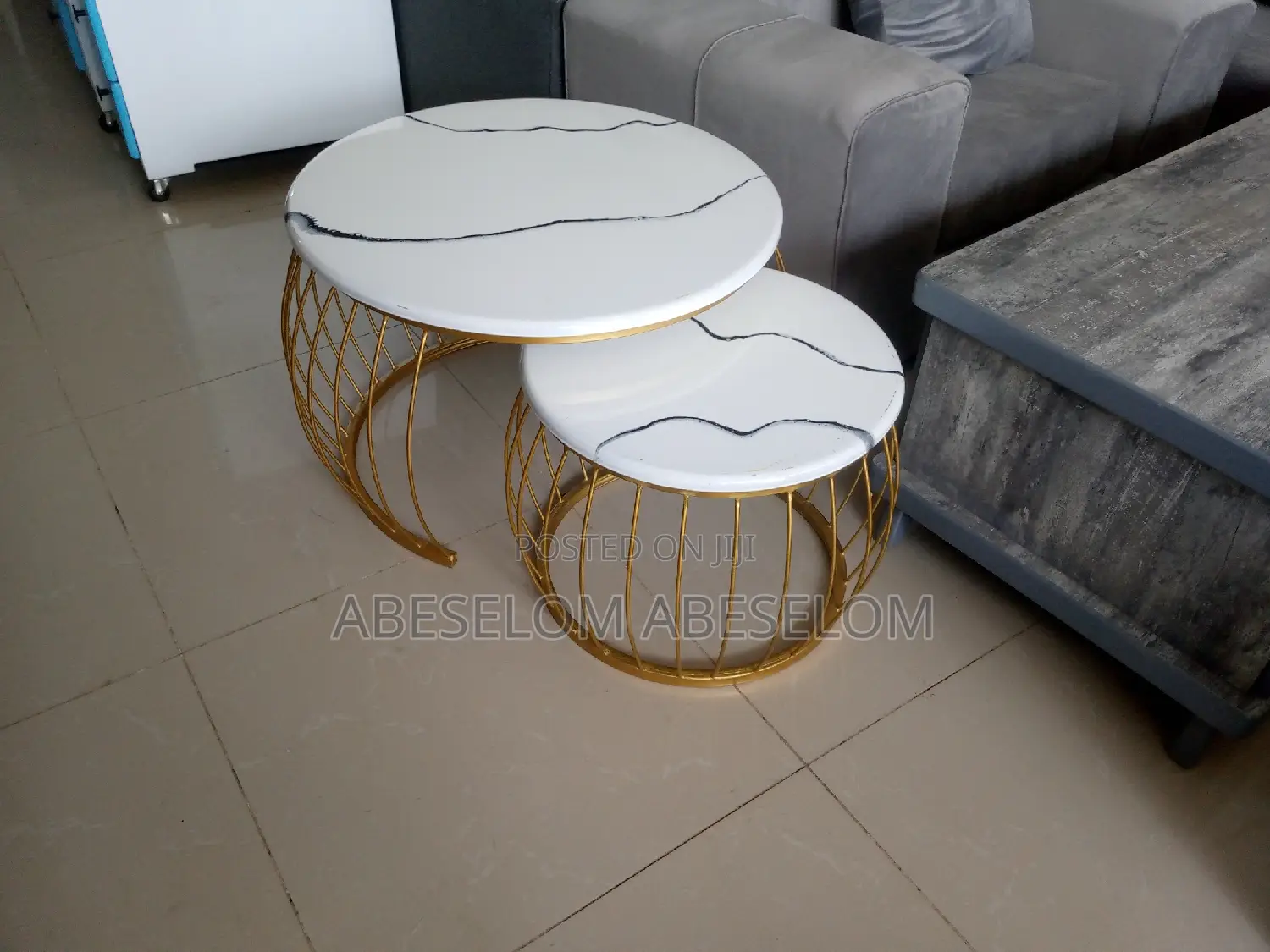 በኢፖክሲ የተሰሩ የሶፋ ጠረጴዛ