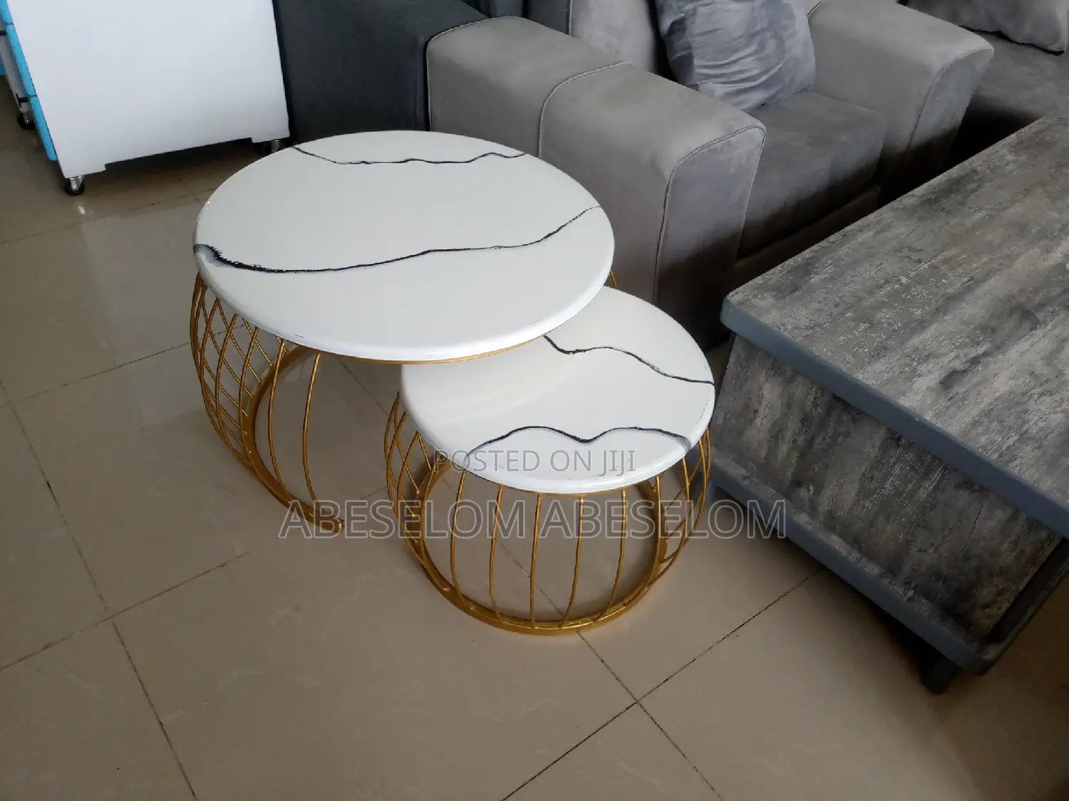 በኢፖክሲ የተሰሩ የሶፋ ጠረጴዛ