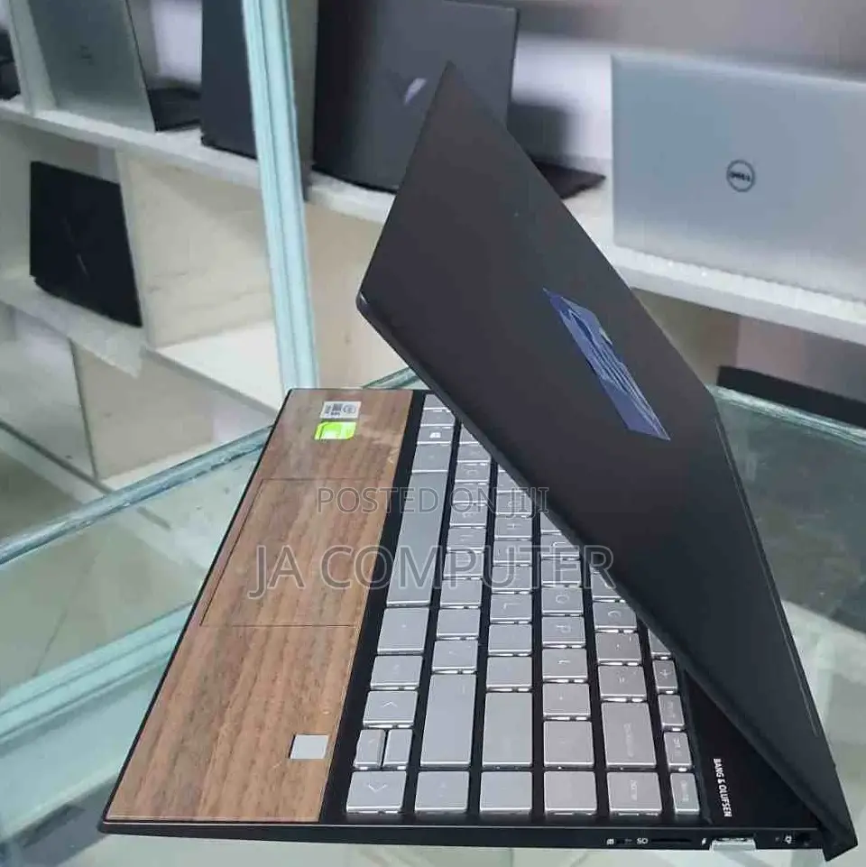 New Laptop HP Envy X360 8GB Intel Core I5 SSD 512GB