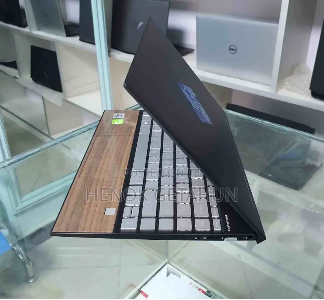 New Laptop HP Envy X360 8GB Intel Core I5 SSD 512GB