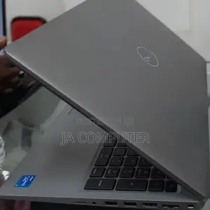 New Laptop Dell Precision 5520 16GB Intel Core I5 SSD 512GB