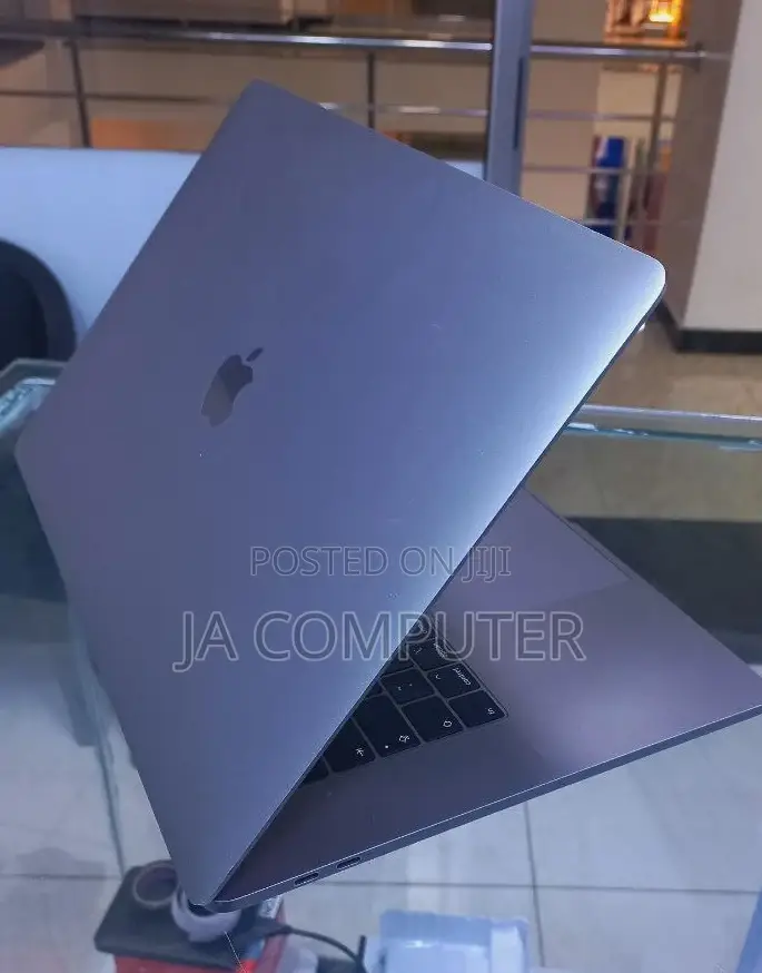New Laptop Apple MacBook Pro 32GB Intel Core I9 SSD 1T
