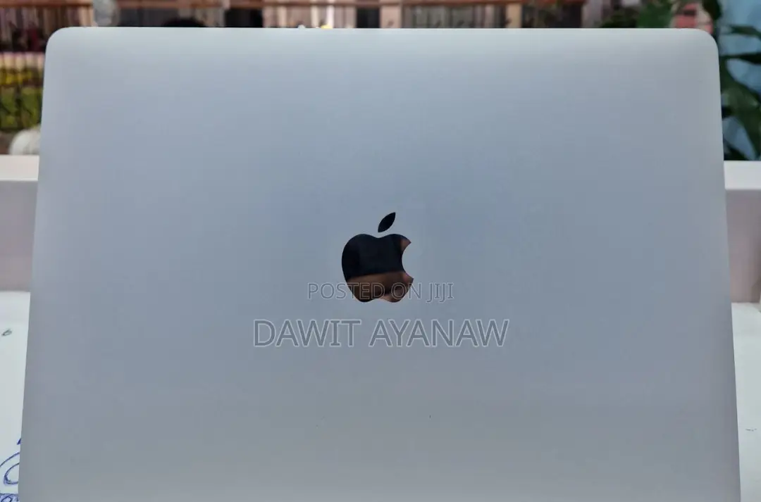 New Laptop Apple MacBook Pro 2019 8GB Intel Core i5 SSD 256GB