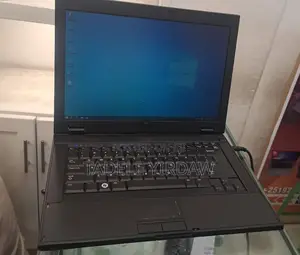 Laptop Dell Latitude 5310 4GB Intel Xeon HDD 128GB
