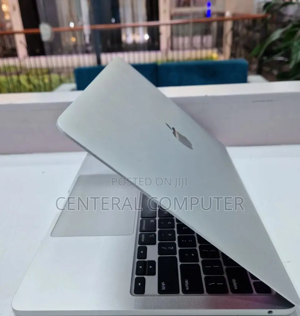 New Laptop Apple MacBook Pro 2019 8GB Intel Core I5 SSD 256GB