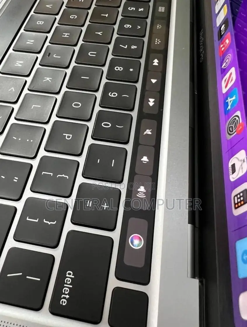 New Laptop Apple MacBook Pro 2019 8GB Intel Core I5 SSD 256GB