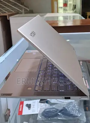 New Laptop Lenovo Yoga C740 8GB Intel Core I5 SSD 512GB