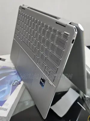 New Laptop HP Spectre 8GB Intel Core I5 SSD 512GB
