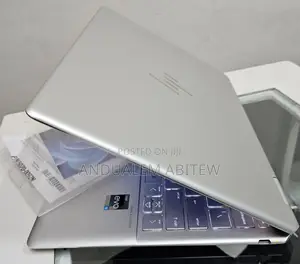 New Laptop HP Spectre 8GB Intel Core I5 SSD 512GB