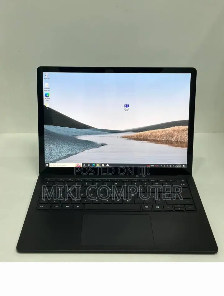 New Laptop Microsoft Surface 8GB Intel Core i5 SSD 256GB
