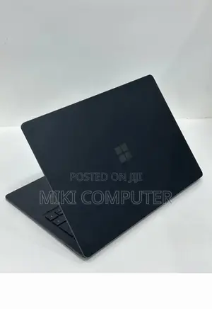 New Laptop Microsoft Surface 8GB Intel Core i5 SSD 256GB